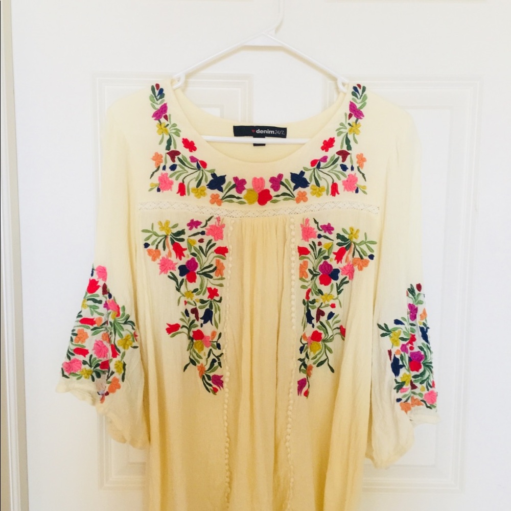 Denim 24/7 floral embroidered flowy top.